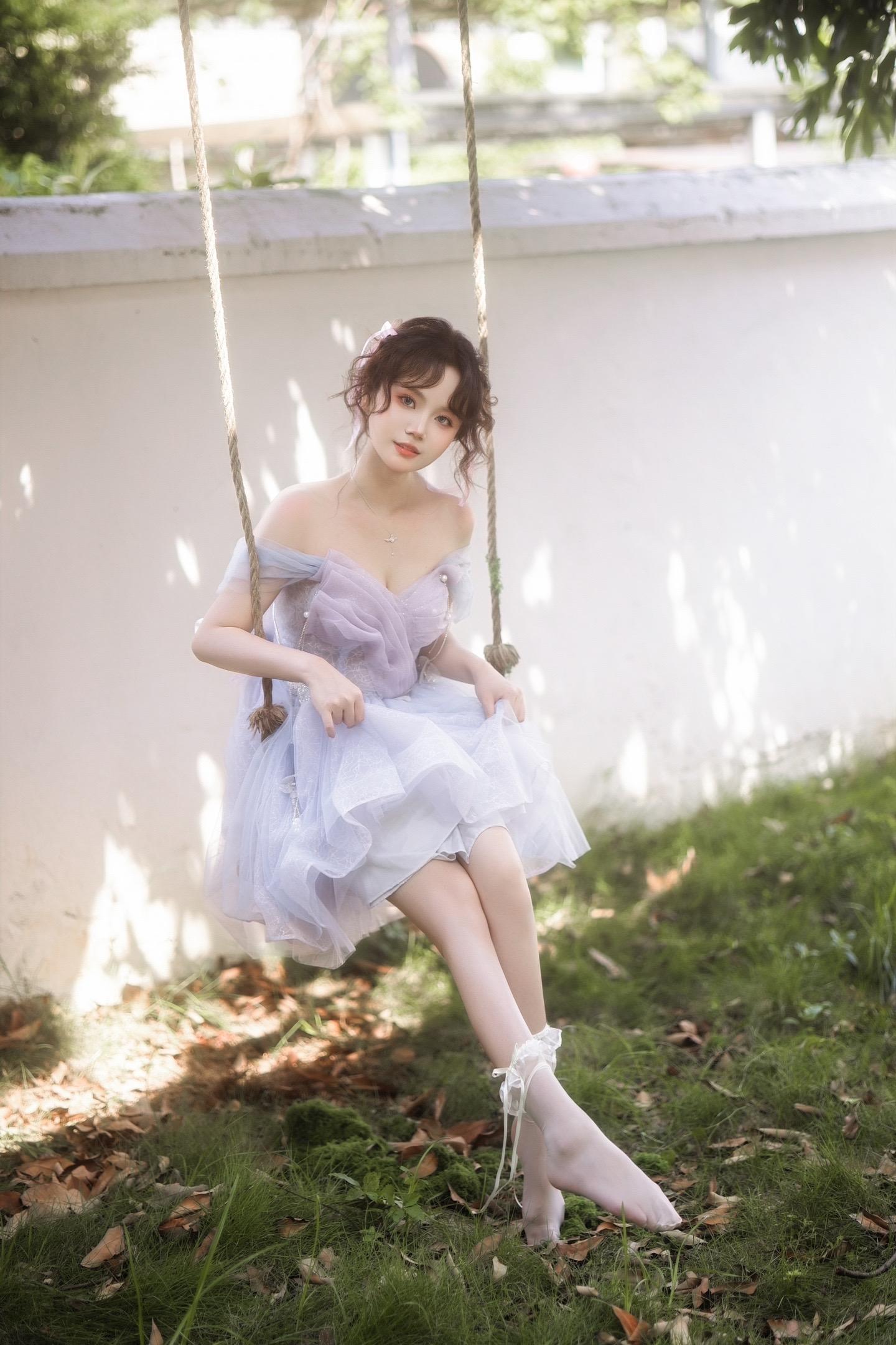 “我的爱永远停留在记忆里那个少女身上”