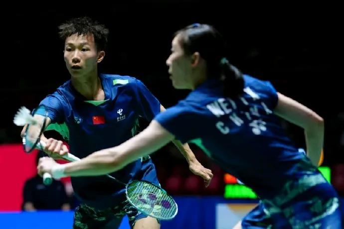 蒋魏卫冕日本公开赛冠军！即时比分：蒋振邦/魏雅欣🇨🇳 21-19、16-21