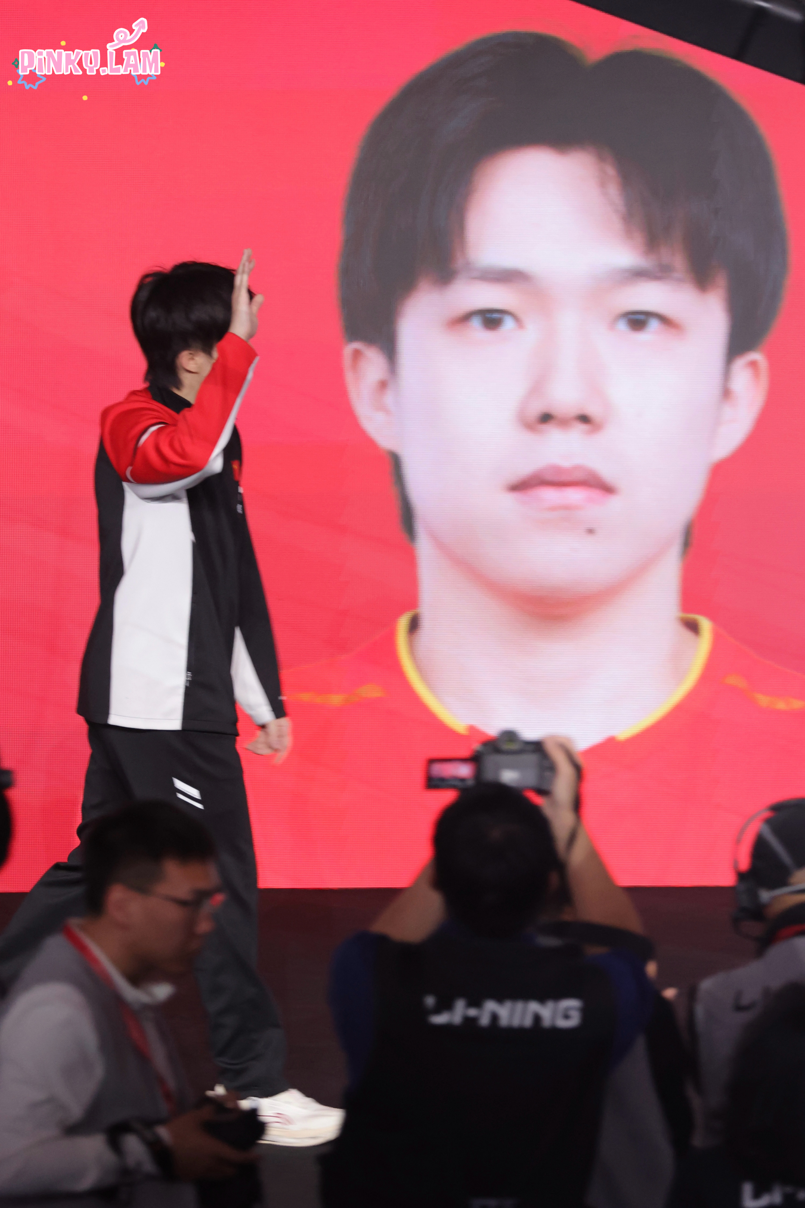 一時間不知道看哪裡👀王楚钦