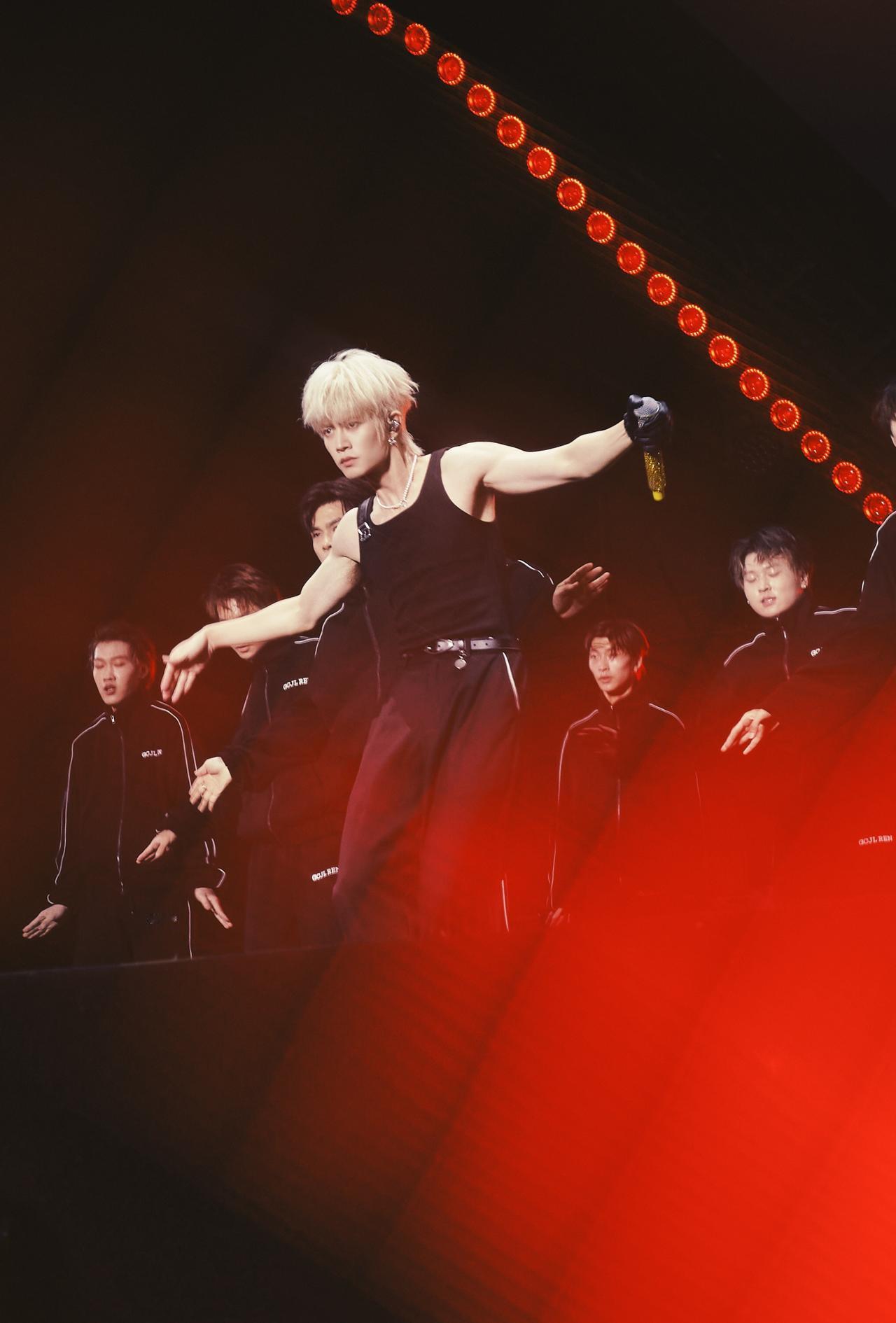 ❥ 𝚁𝙹𝙻 ₀₅.₂₀♥️· 任嘉伦

无论外面的世界多么喧嚣，我都坚定不