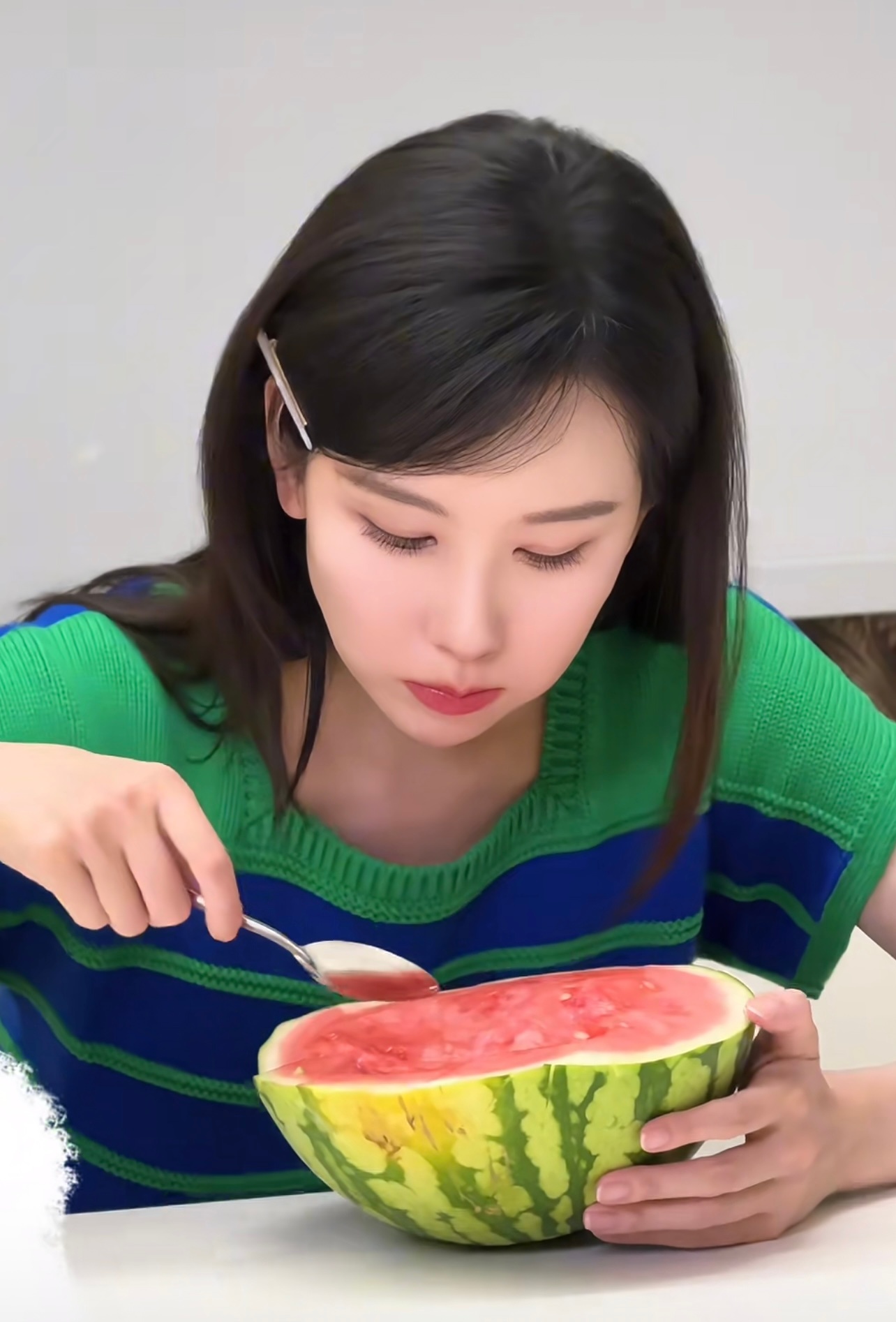 我最爱的吃播陈都灵！！！看到嘟嘟大口大口吃东西就感觉很治愈