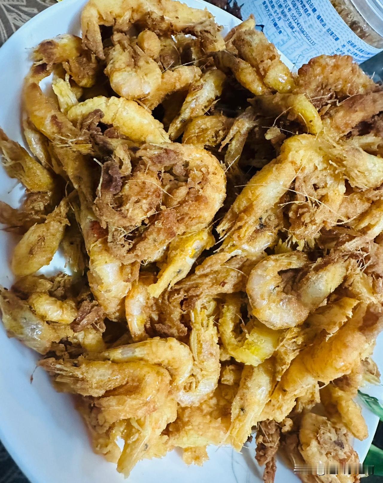 香酥小河虾🦐
某些人说晚上不吃饭，坚决不吃饭。
我都吃完了他“咔嚓，咔嚓”吃的