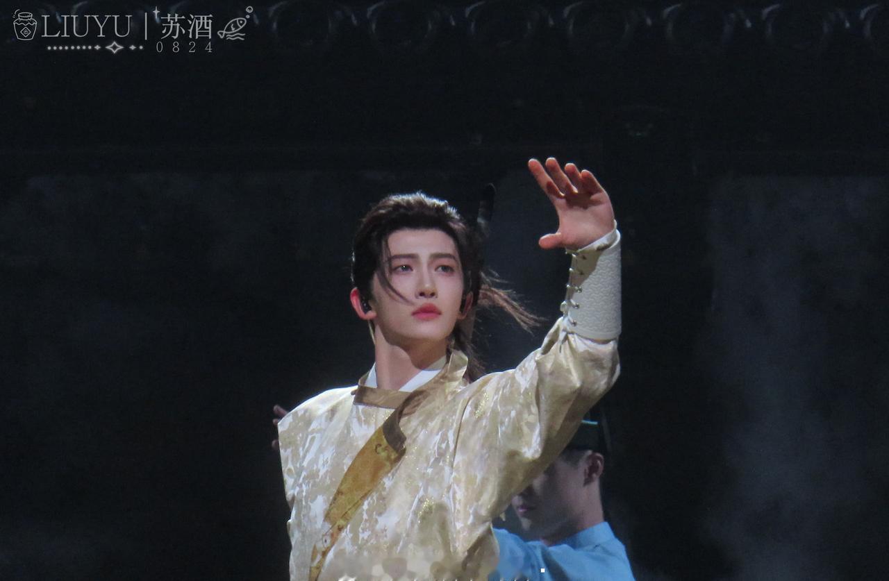 🦈刘宇国风美少年 

此男是神！
三套妆发三个舞台又是一场视听盛宴

刘宇@刘