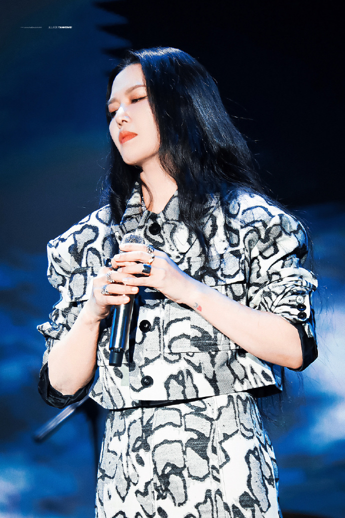 #歌手官宣谭维维#大家觉得谭姐能成功冲榜吗？ ​​​