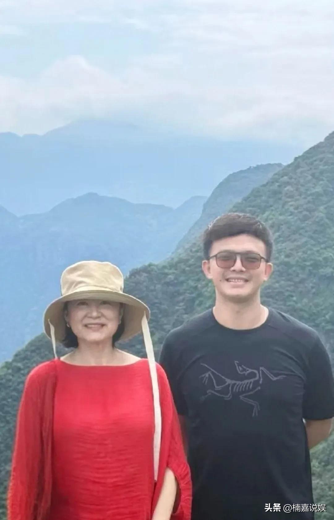 林青霞现身重庆巫山，她变化好大啊！
71岁的林青霞，曾经被称为东南亚第一美女，近