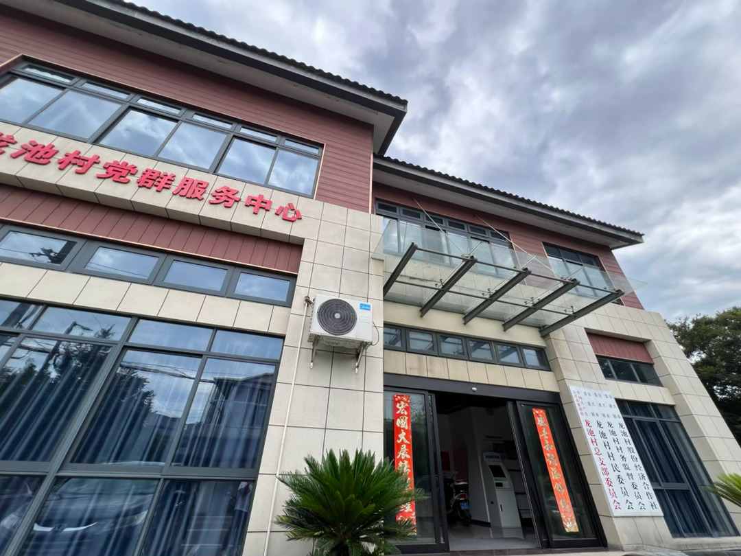 在宜兴山村采访发现，窑湖小镇对周边农村发展的带动效应十分明显。 宜兴·龙池村