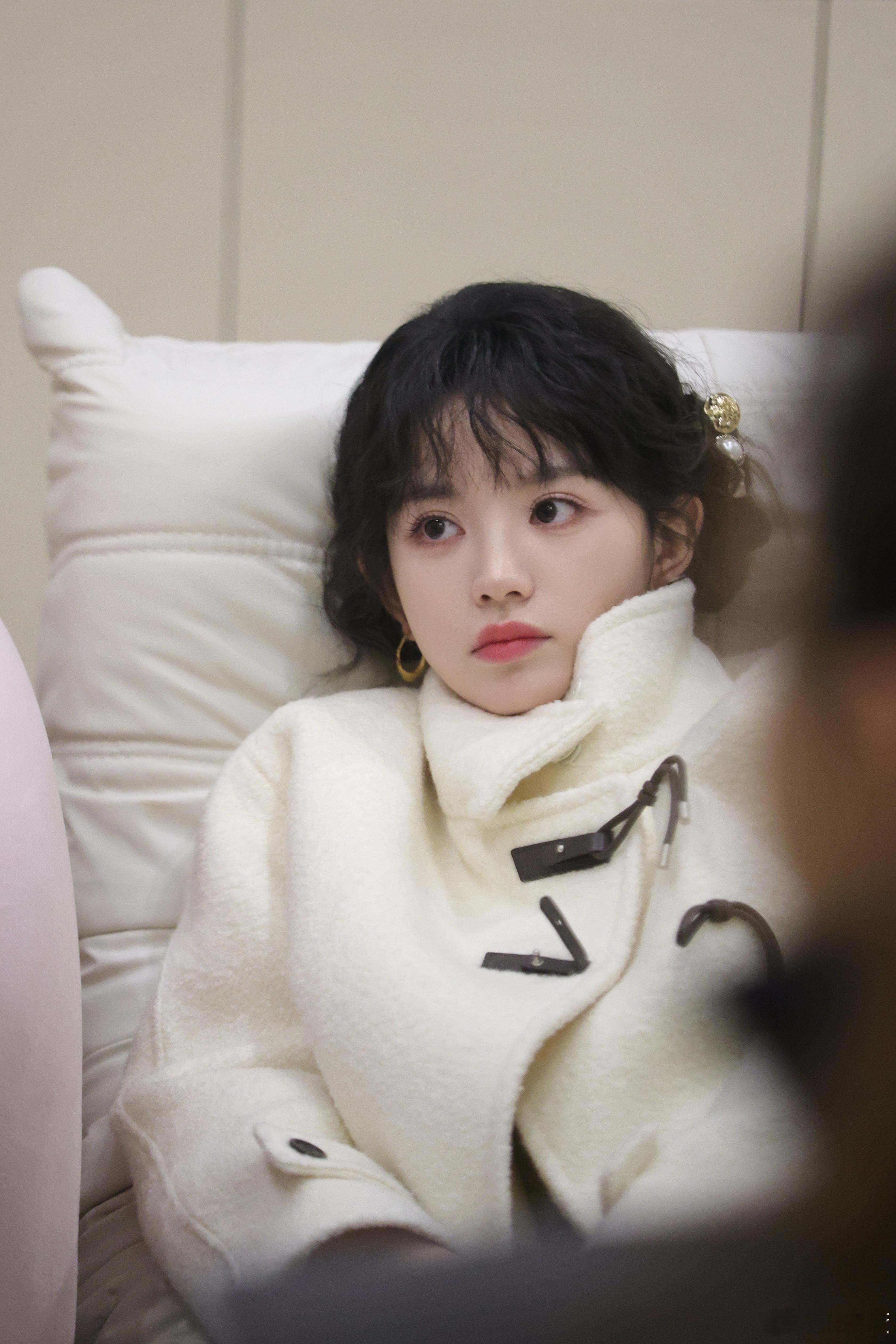 女子推理社 脑袋怎么卡住了 