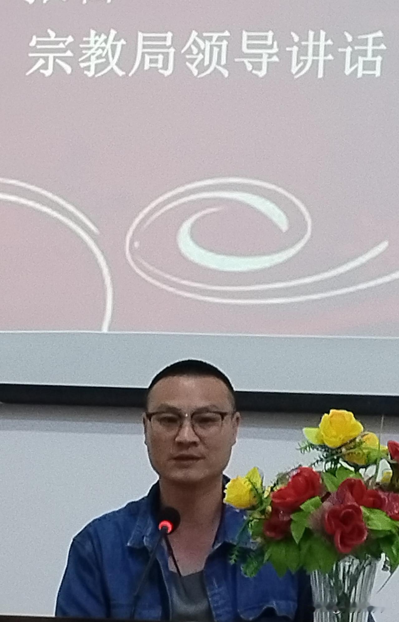 钱局巷相聚相爱二十年。
我们弟兄姊妹不问年龄，唯健康之爱走到一起来了。（@悦悦 
