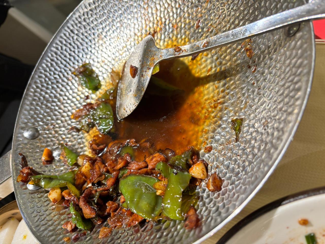 家长给孩子报班，是不是教学与考试的不统一造成的？

学校不分级教学，老师就只能讲