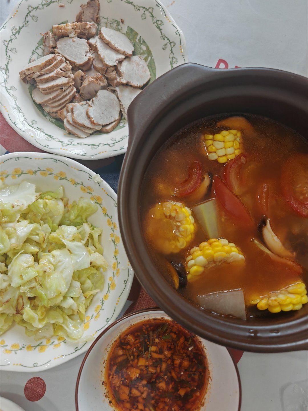 午餐 常买的那家豆腐卖完了，买的另一家竟然是酸的，气煞我也！你们吃啥 