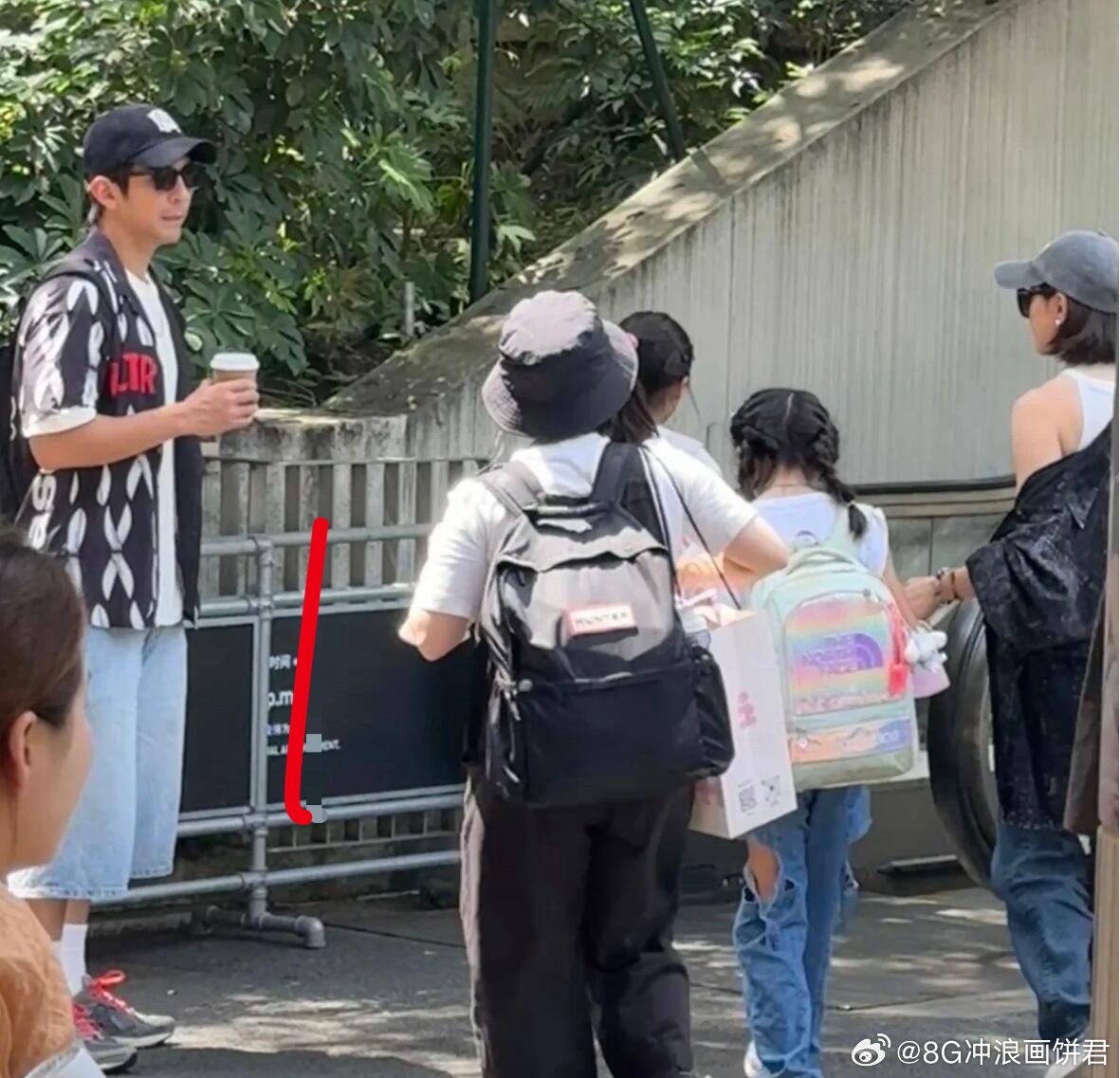 网友偶遇贾静雯修杰楷一家，明星的穿衣风向标，看不懂🧐 ​​​
