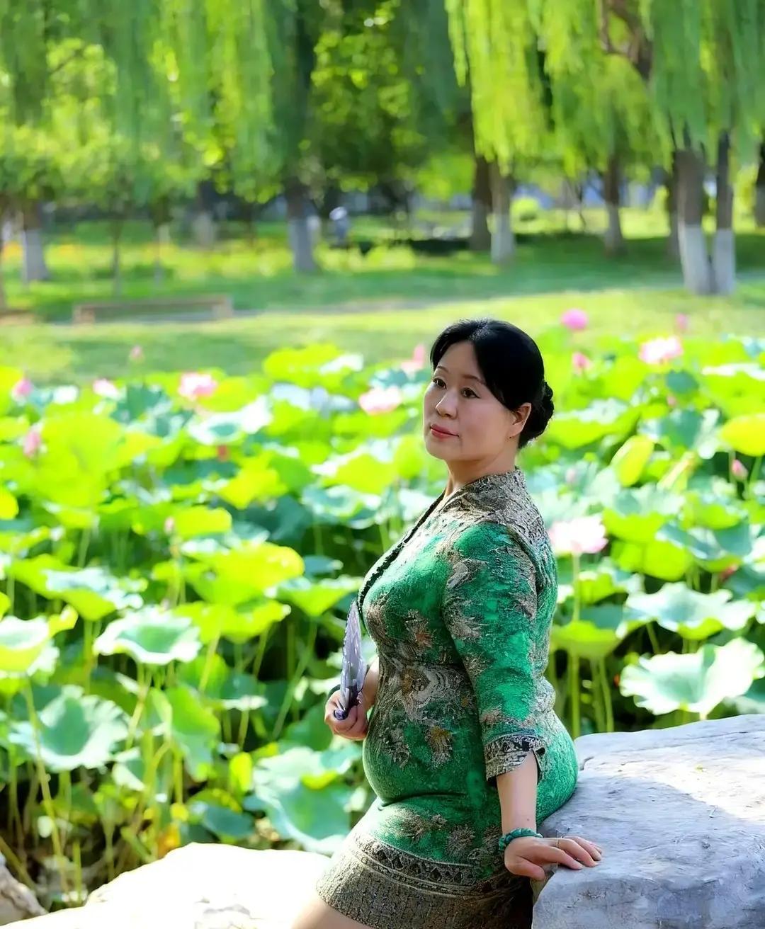 升职机会错过了，精力被耗尽，连家里人都跟着累。这才是最扎心的。

那哥们就是不肯