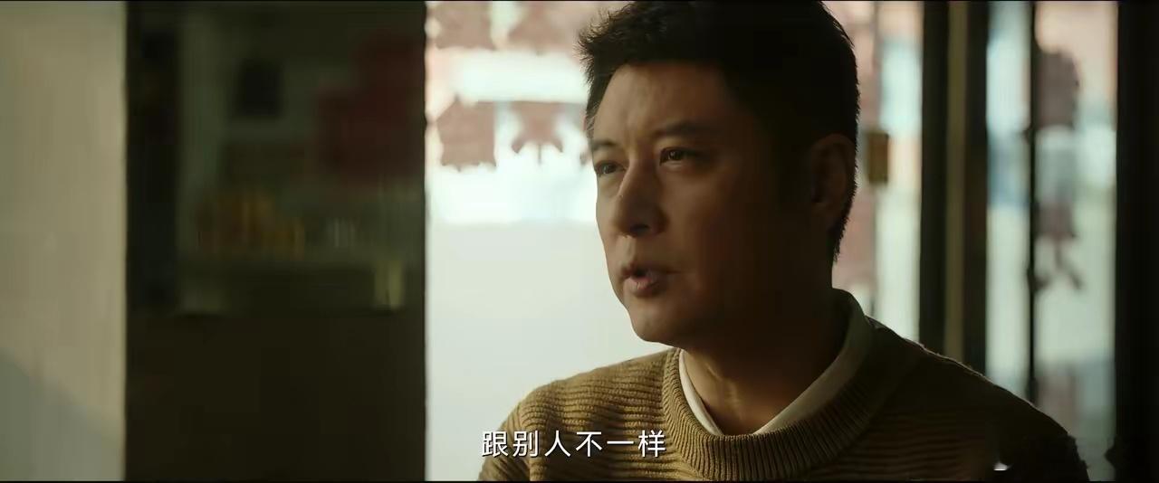 《漂白》直到亲眼看到石毕被抓，冯双环才懂相亲那天的自己多可笑冯双环是一个胖胖的，