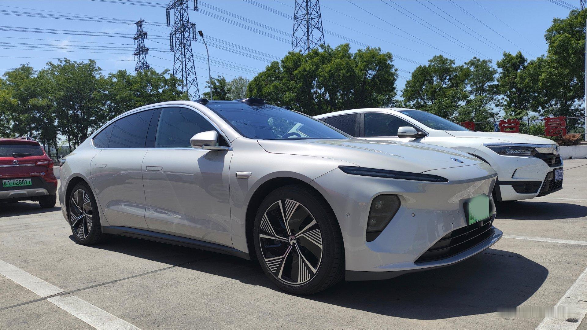 感谢吴老师让我回老家有了代步车。第二次开电车，从来没开过蔚来，ET7比我的老GA