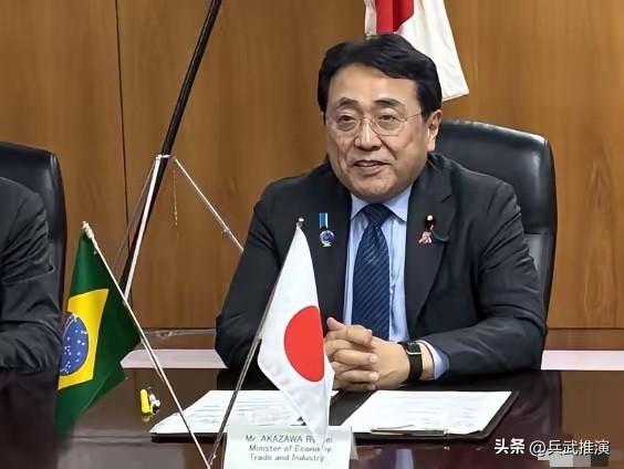 日本终于扛不住了！熬了整整六个月，硬是等不来中方一个回应，急得高市早苗不得不搬出