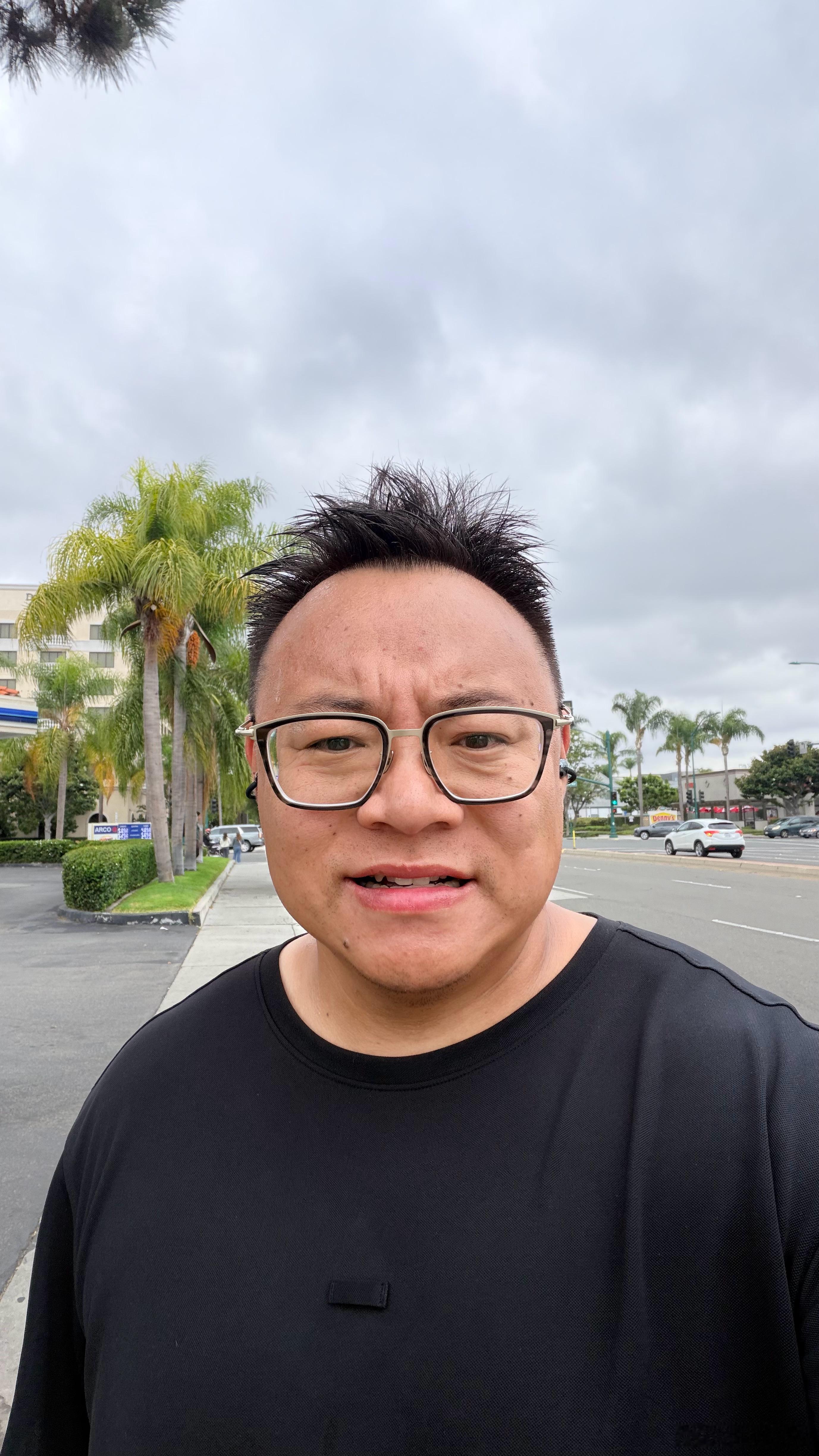 倒时差弄得睡得太差，不敢正常跑。绕着迪士尼慢摇吧。这天气不跑步相当于白活！一会去