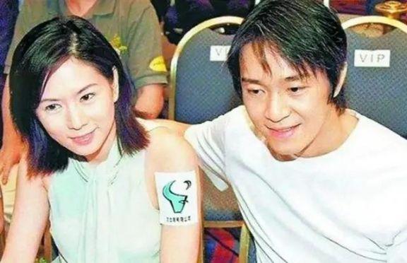 🐒周星驰与于文凤分手。周星驰说:“我们在一起12年，我给你2100万分手费，我
