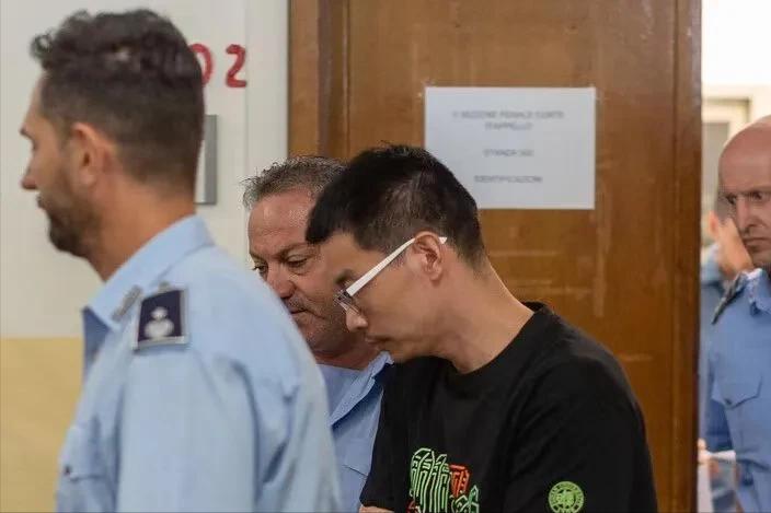 中国黑客徐泽伟被捕，7月3日意大利警方应美国请求在米兰逮捕了33岁的中国男子徐泽