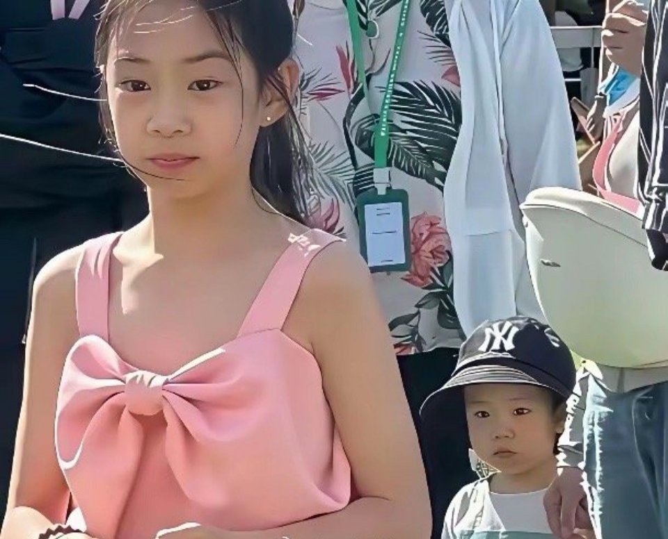 戚薇女儿小时候和妈妈一模一样，但长大了却越像爸爸了！ 