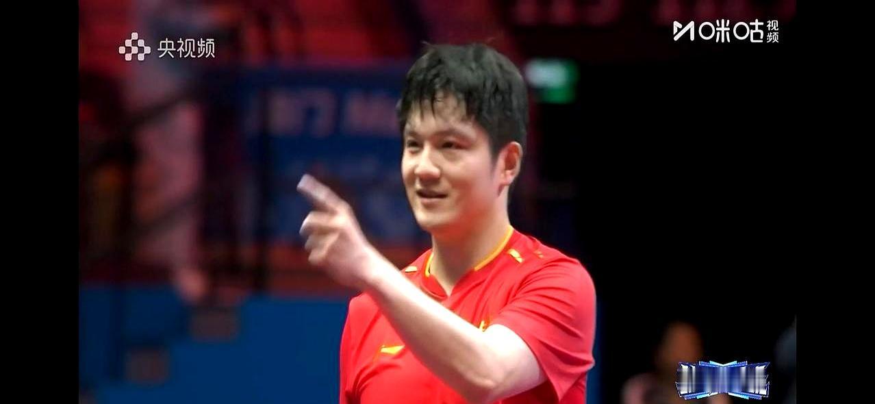 看网上争吵得好厉害！今晚乒乓球团体决赛，北京队和上海队的布局快吵出花了。北京队好