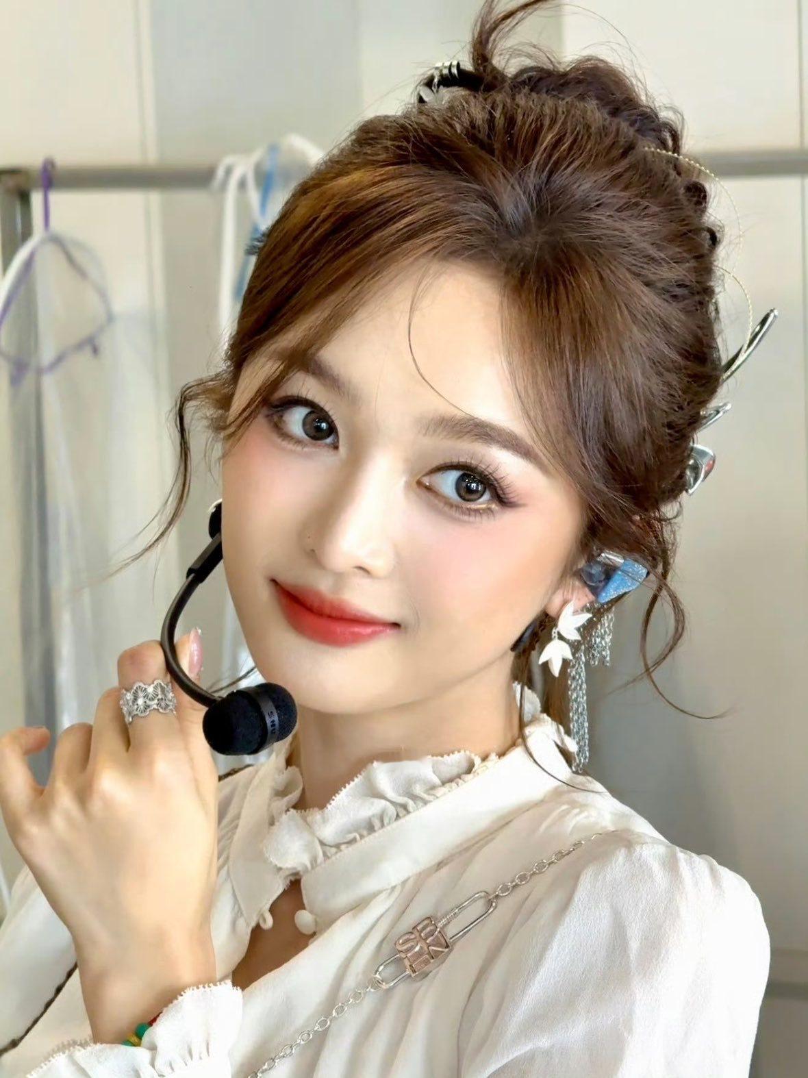 吴宣仪[超话]华天崎拍的吴宣仪live吴宣仪华天崎第一次合作 吴宣仪华天崎第一次