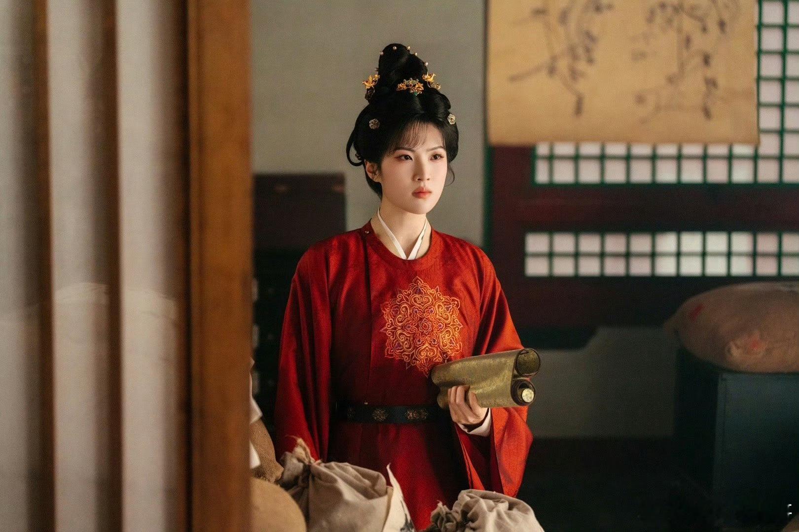 姚安娜古装是耐看型姚安娜这古装造型还挺顺眼，比现代装更有韵味！虽然不算第一眼惊艳