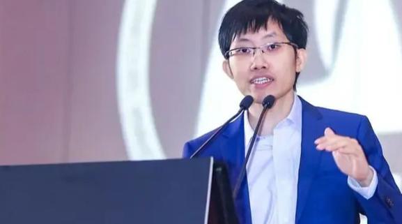 文锋疯了？

刚拿完 500 亿融资，转头就把钱砸进了内蒙古一座小城 —— 不是