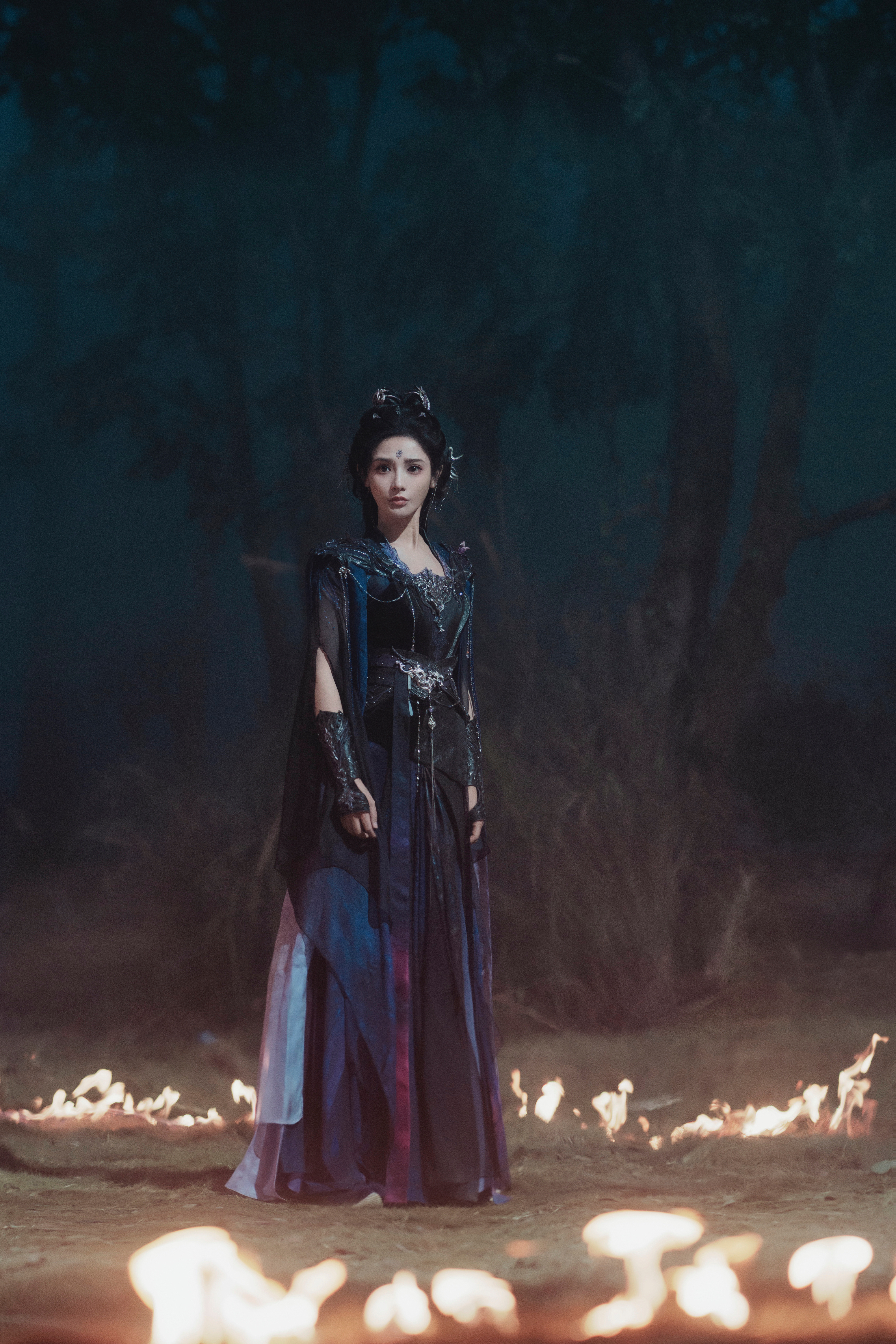 有一套新的紫衣耶～～～[送花花][送花花][送花花]彭小苒 《暗河传》慕雨墨☽ 