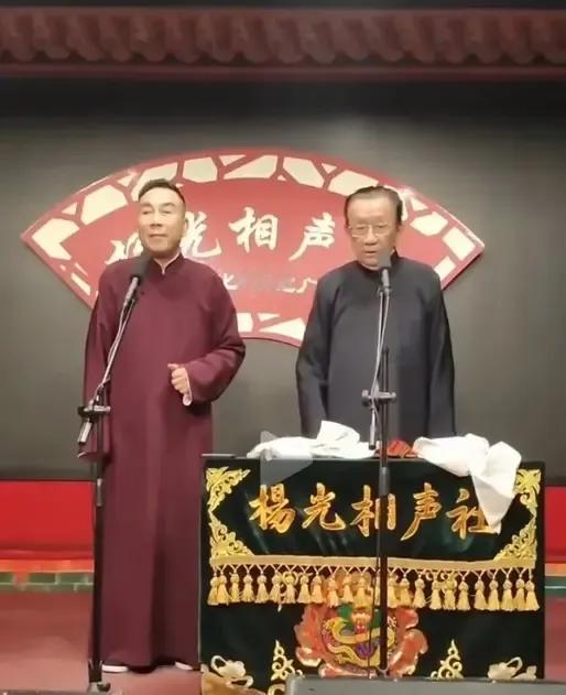 我认为侯耀华帮杨议拜师能得到三点好处：

杨议送两条鳎目鱼和一件貂皮衣不能算给侯