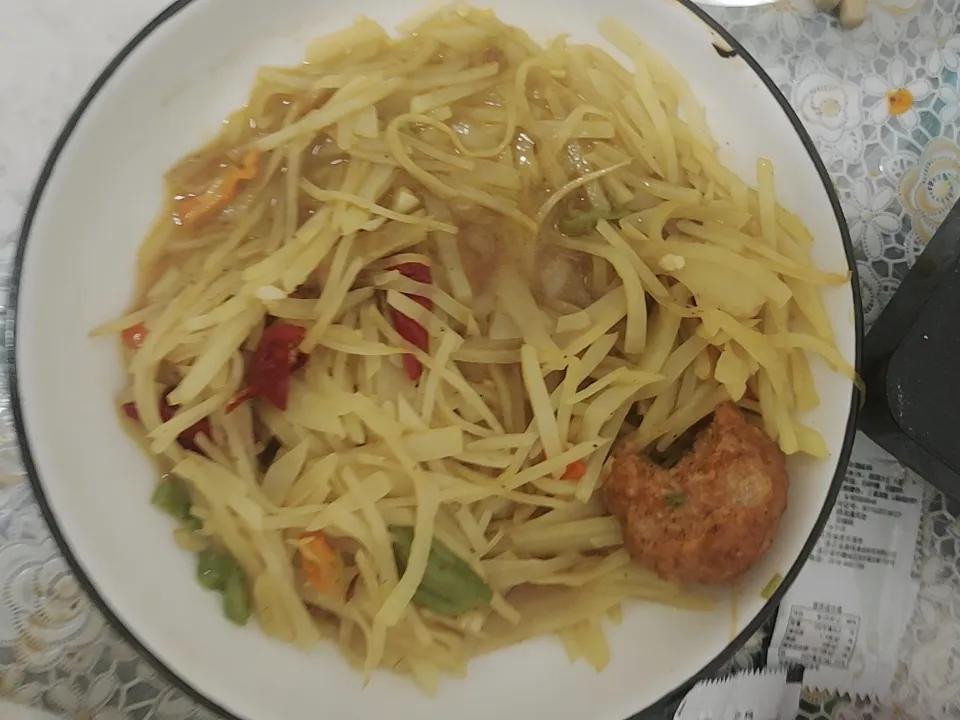 晒出每日美食青红椒土豆丝狮子头，清爽可口！
