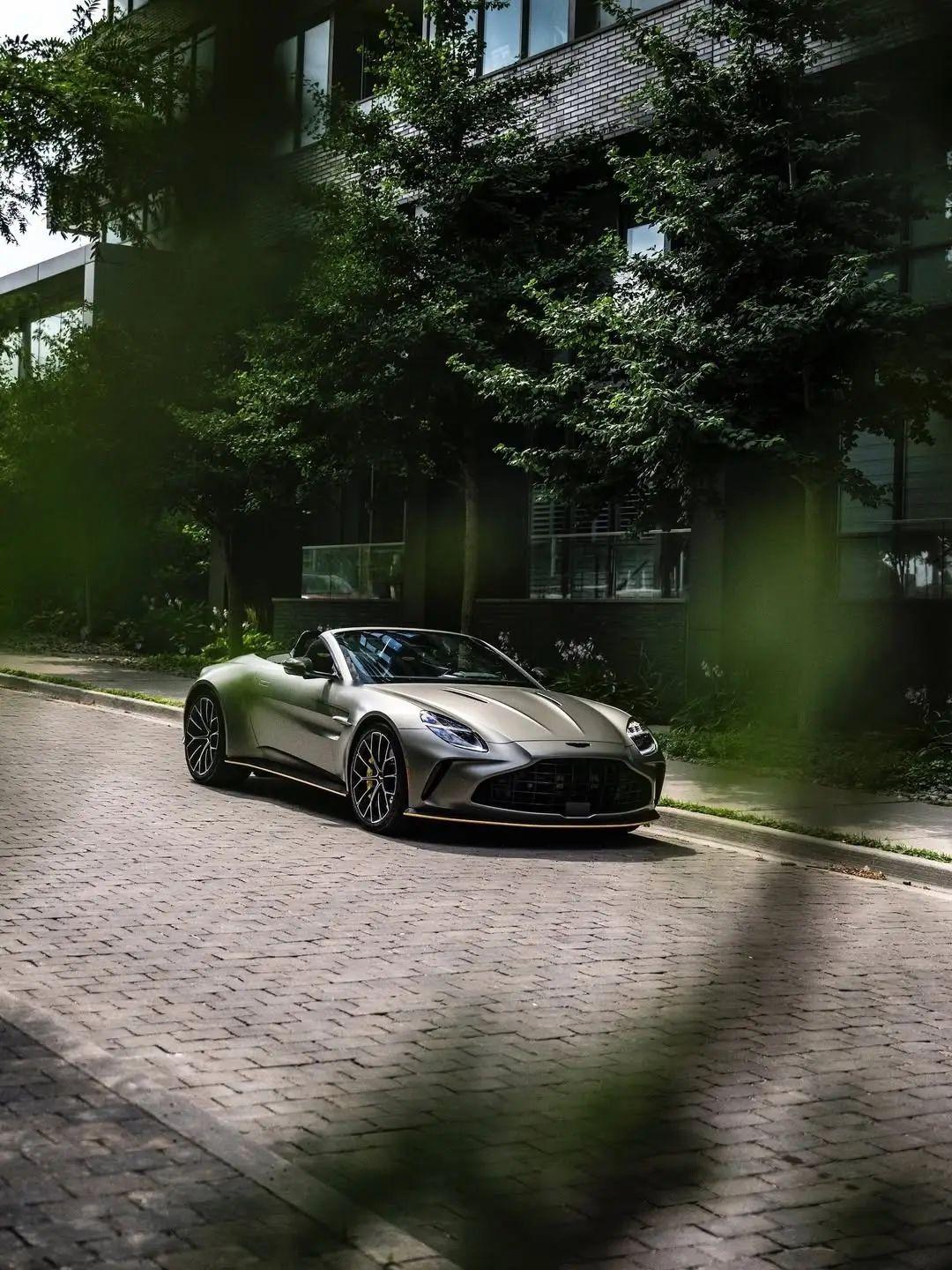 车市热门[超话] 阿斯顿马丁Vantage Roadster ​​​