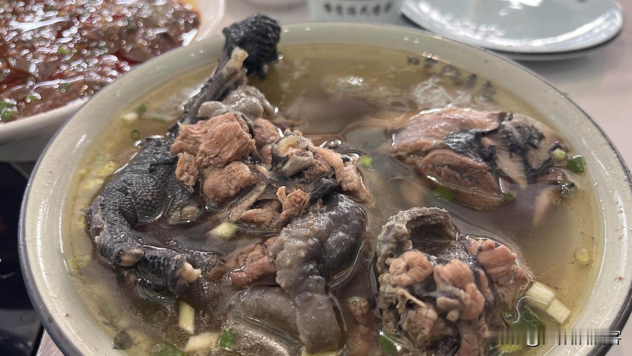 泸州合江隐藏美食！镇名没了但鸡汤飘香70年，3道菜下饭到舔盘

泸州吃货集合！谁