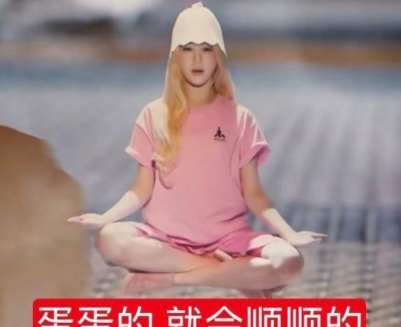 小炽炽特别搞笑的一点就是 其他团的mv弹幕要么在夸赞要么在互撕 只有小炽炽的mv
