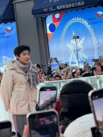 白敬亭哈尔滨活动人气白敬亭哈尔滨线下活动状态 白敬亭哈尔滨活动人气~好冷的天，好