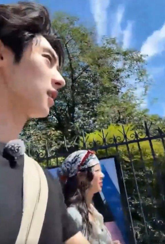 颜安[超话]巴黎合伙人玩成语接龙巴黎合伙人上班直播巴黎合伙人这波操作太逗啦！走着
