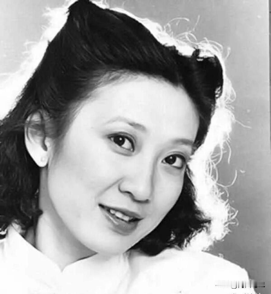 致敬施南生
作者 门田
施南生，生于1951年8月8日，典型的狮子女。年逾70多