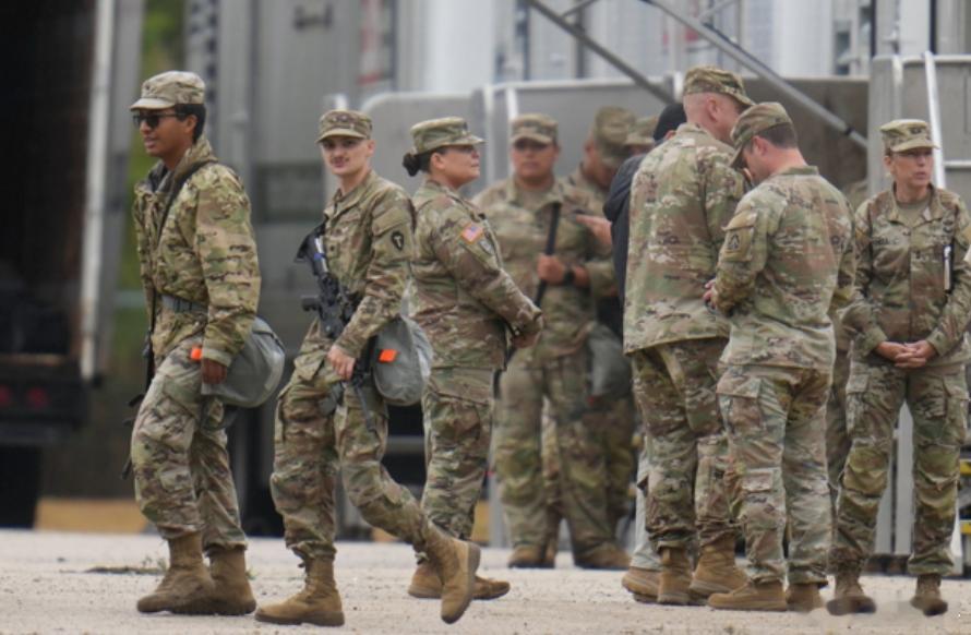 【特朗普推行强人政治遇阻！最高法院：不能向芝加哥派遣国民警卫队】12月23日，特