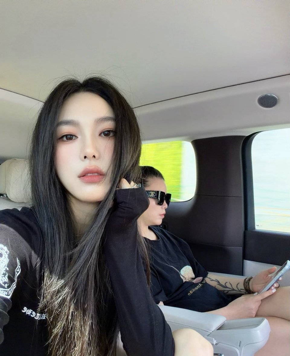 思慕圣地  躲在墙角看世界，既怕被发现，又怕被遗忘。是那句没说出口的“我一直都在