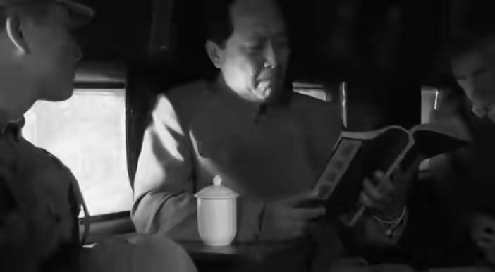 1956年毛泽东的专机中途失联，死里逃生后，毛泽东：胡萍是个人才

这话要从头说