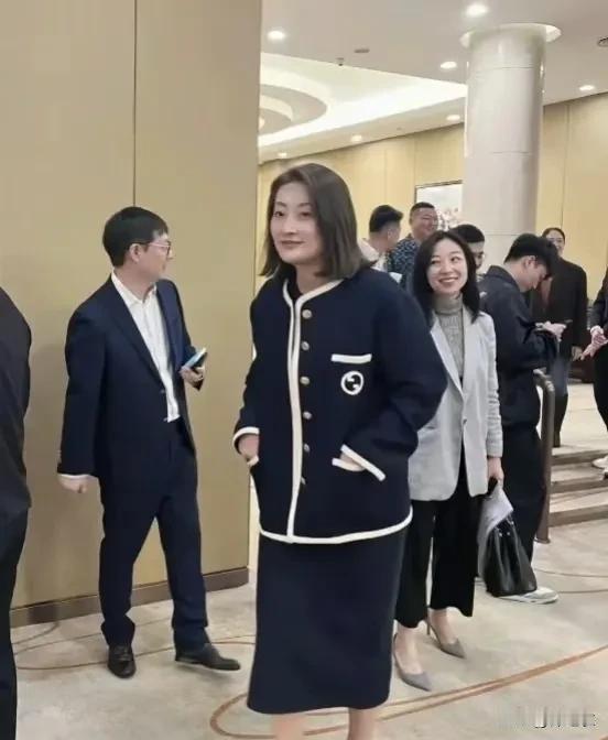 宗馥莉并没有什么问题，因为是她爸爸委托她去设立这个信托，然后她动用了其中的100