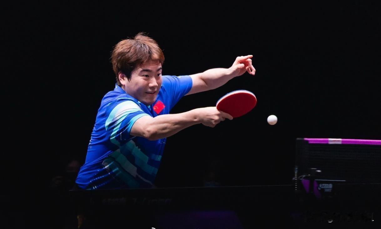 冠军赛爆大冷，有一个疑问，  
不是梁靖崑打得多猛，  
而是他这状态能撑到三站