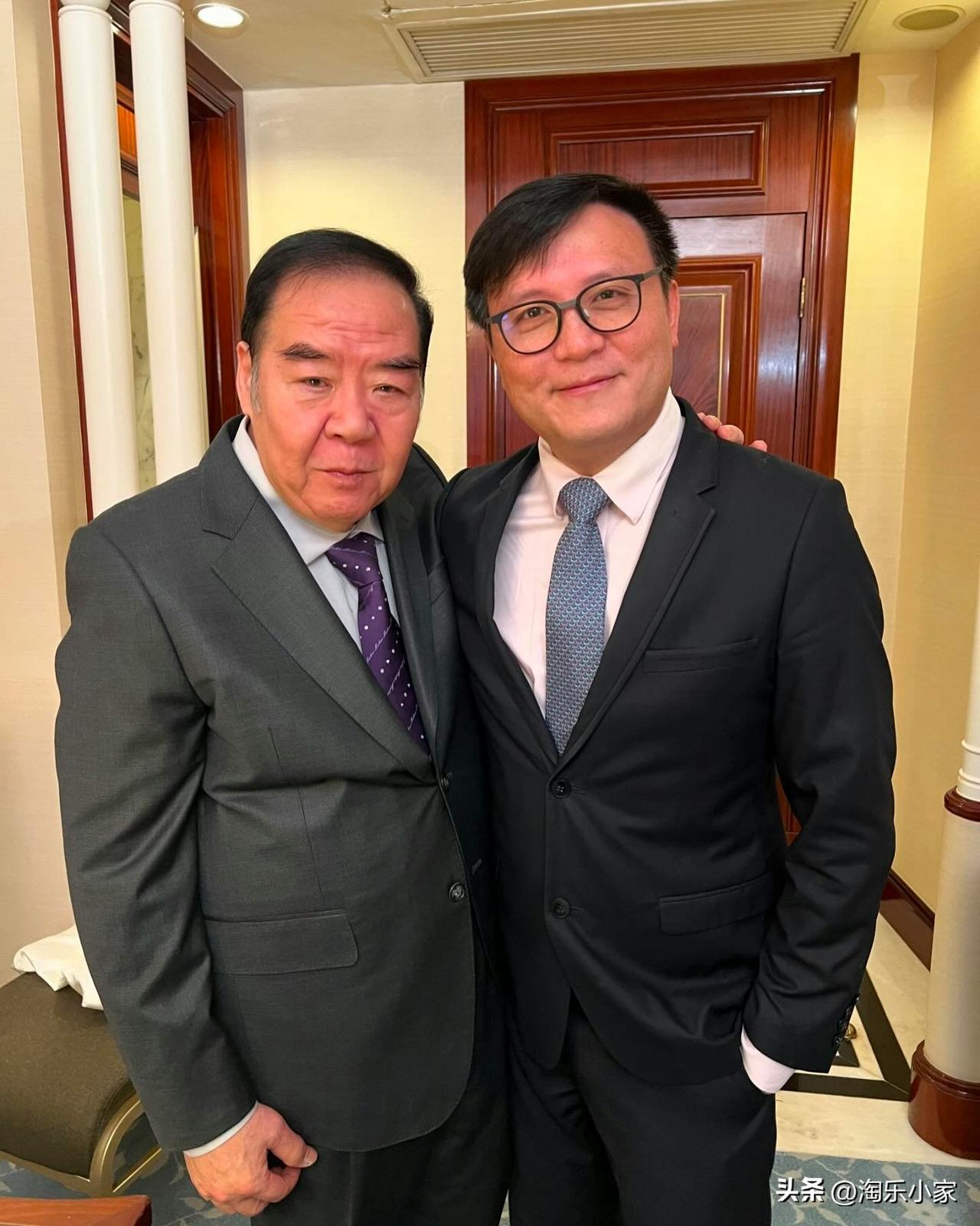 💖72岁郑则仕低调嫁女，与爱妻林燕明荣升外父外母笑容满面！
💖现年72岁的郑