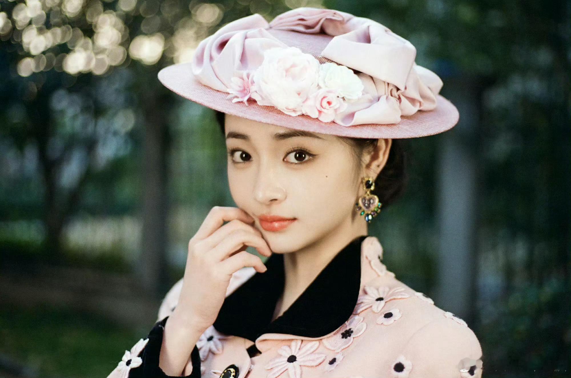 别人还在带ID周洁琼已经念上了姐姐的直播真是又可爱又专业，粉丝们都被圈粉了！双向