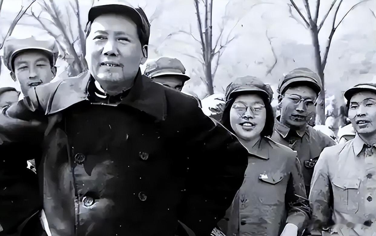 1952年大堤偶遇！主席一声“毕营长”，道尽跨越二十四年的革命情谊
 
1952