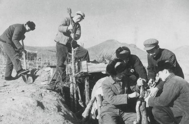 1979年，知青马爱茹为返城，狠心与丈夫离婚，抛下6岁女儿，一人回了天津。哪知，