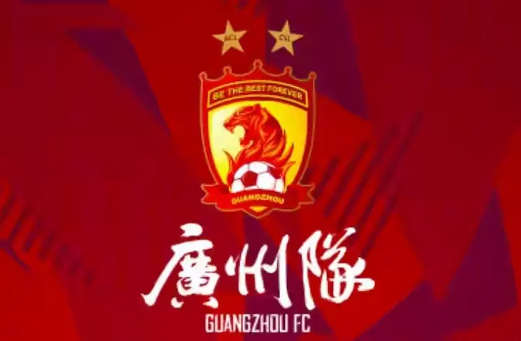 为广州队而战。侯队真的没话说，这么冷的天、又是在户外，每天都过来撑场...