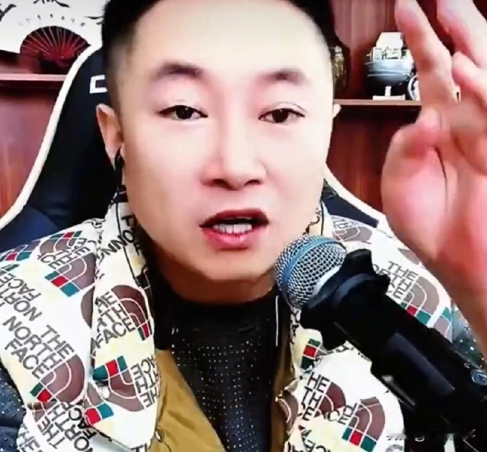 九天评价反诈老陈“打假”丁老五，说道：这件事是丁老五的劫难，摊上了没办法！站在人