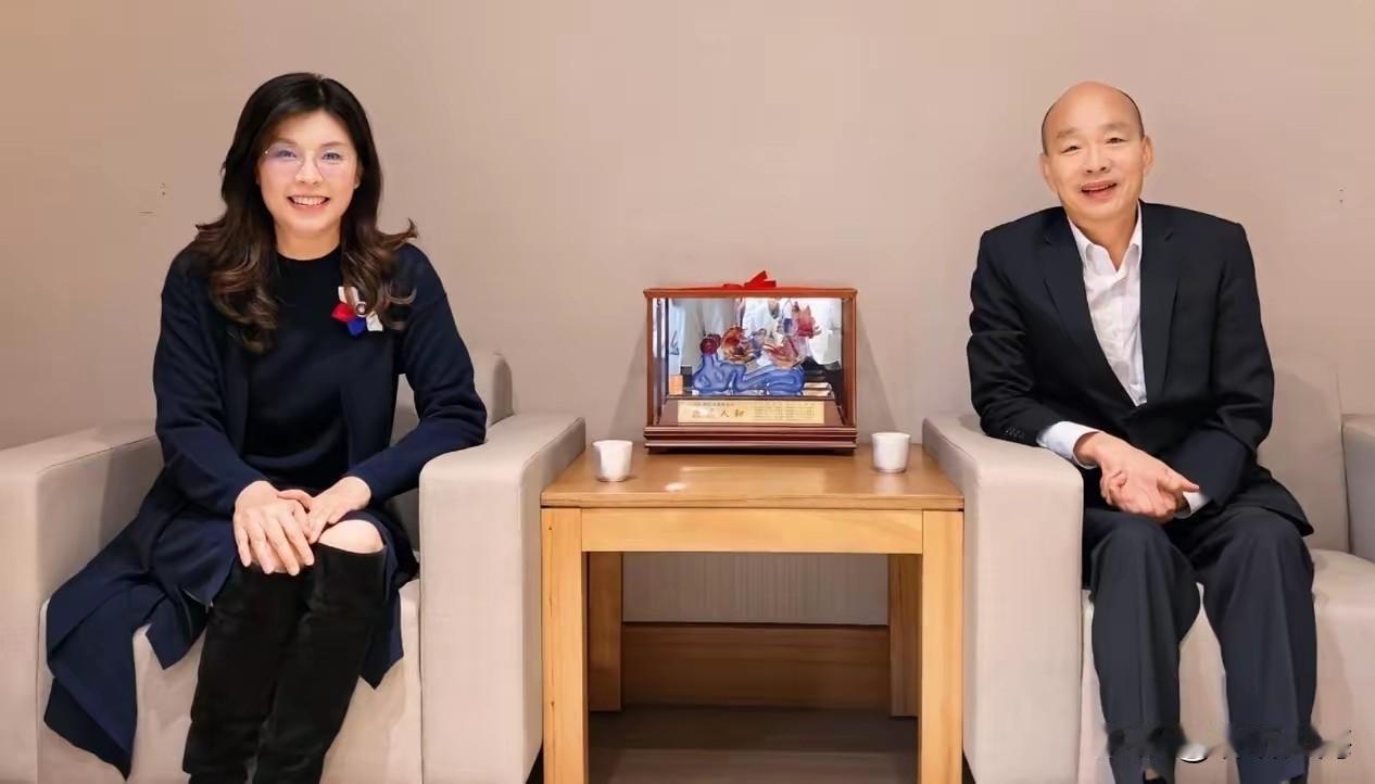 郑丽文低头道歉，国民党内斗真的就能就此落幕吗？
 
别被韩国瑜一句轻飘飘的“翻篇