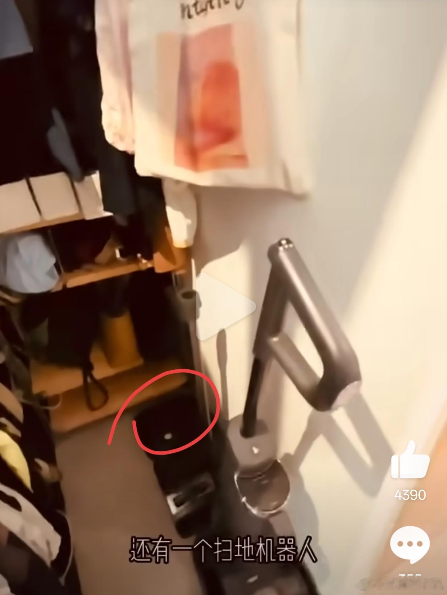 香港全款400万15平的小家扫地机器人有点儿多余吧，不行不行，我觉得光一个卧室就