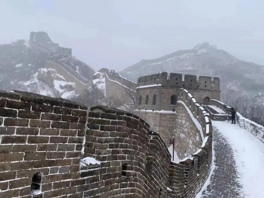 最新消息：北京今冬初雪晚点了，预计傍晚抵京。北边的朋友看到雪花了吗？现在到没到延